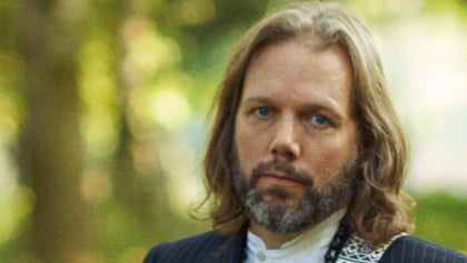 THE BLACK CROWES' RICH ROBINSON Says Bringing Back Other Members From Classic Lineup Would Be A 'Money Grab'